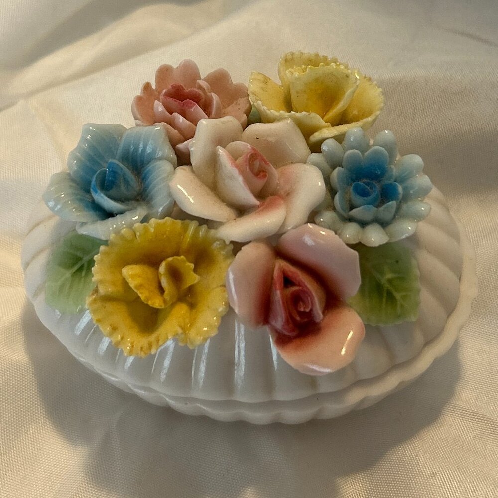 Porcelain Floral Ring Box - Picture 3 of 6